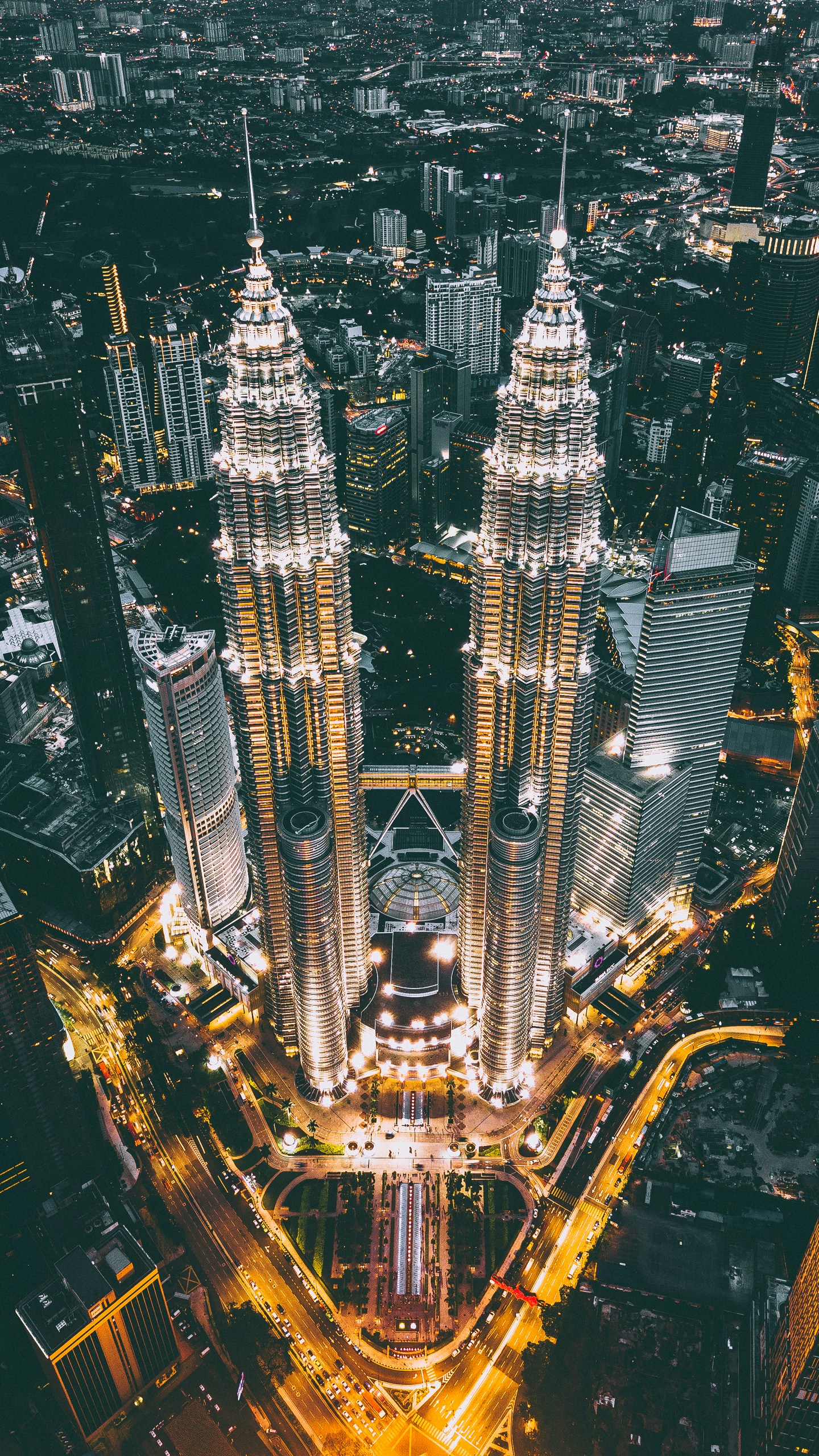 We were looking for some nice photos of KLCC Tower during sunset, but unfortunately there are a lot of clouds on that day. So we’re doing a quick portrait shot of KLCC from DJI Mavic. It’s on around 7:00PM.