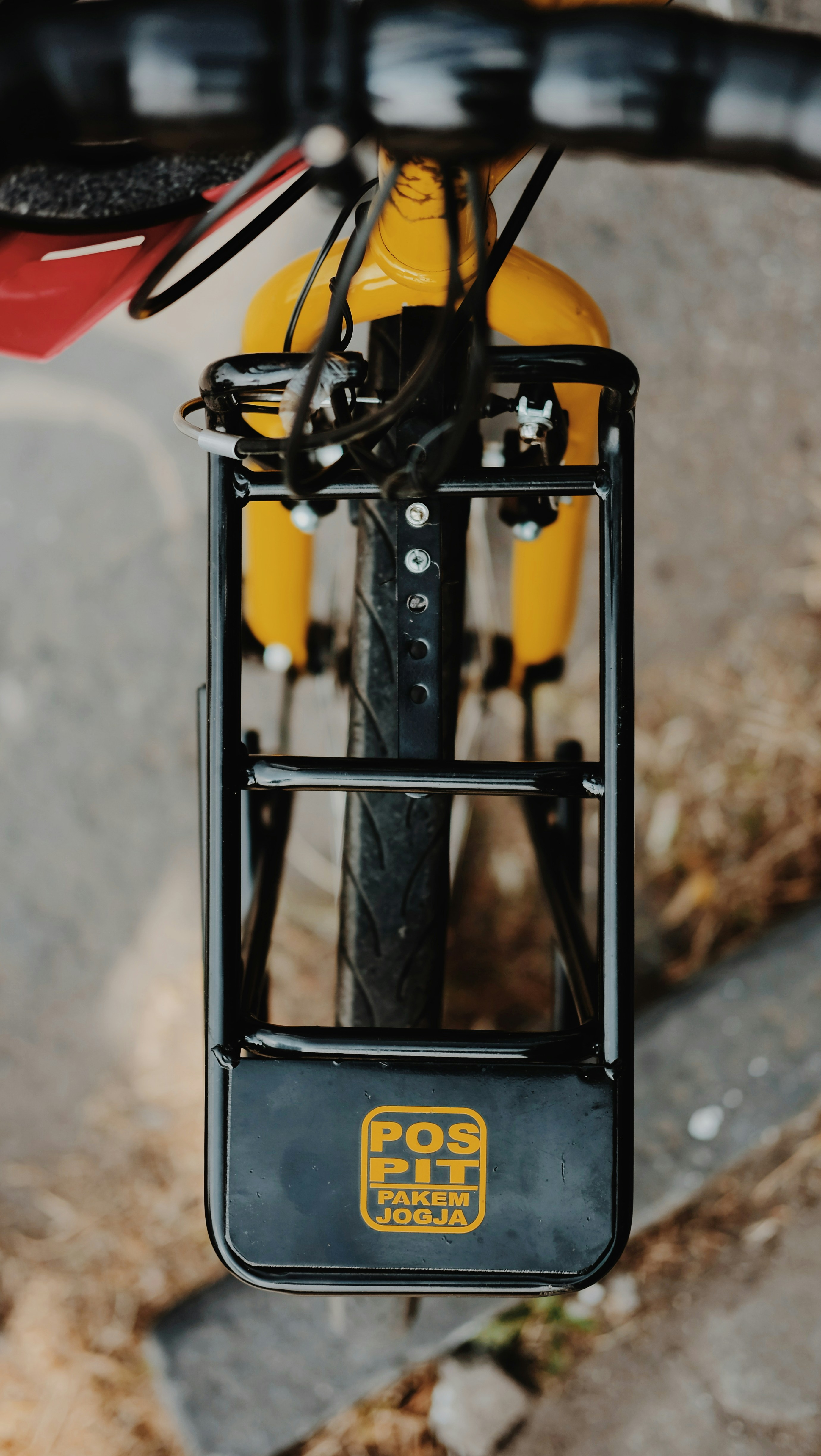 amarelo e preto Pos Pos Pit parte da bicicleta