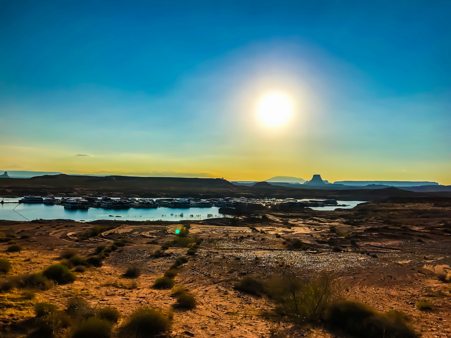 gray computer monitor