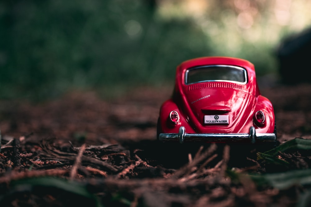 miniatura roja del Volkswagen Beetle