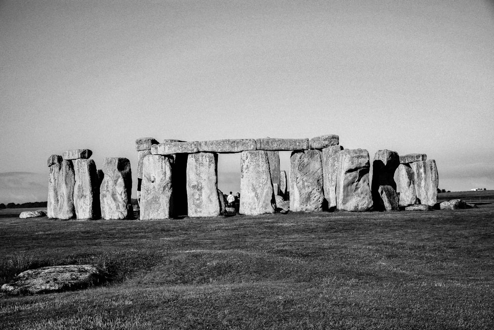photographie en niveaux de gris de Stonehenge à Washington