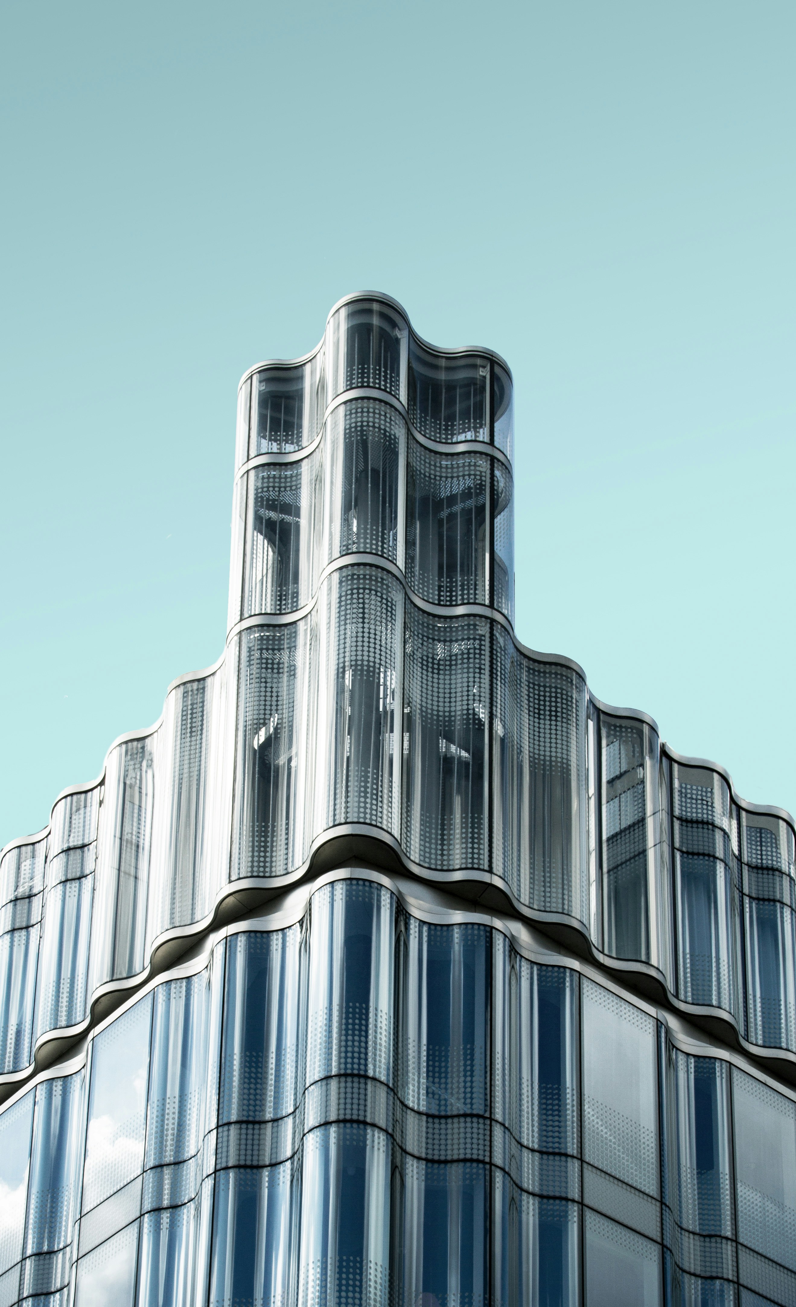 photo-1508145577282-d5df74b7a94c?ixid=M3wxMjA3fDB8MXxzZWFyY2h8ODF8fHRyJUMzJUJDZmZlbCUyMGltJTIwZ2xhcyUyMGthdWZlbnxlbnwwfHx8fDE3MDEzNjE5MDd8MA%5Cu0026ixlib=rb-4.0.3