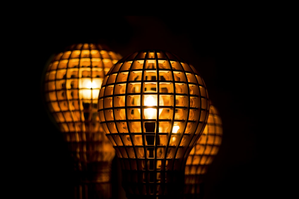 Photographie sélective de la lanterne allumée