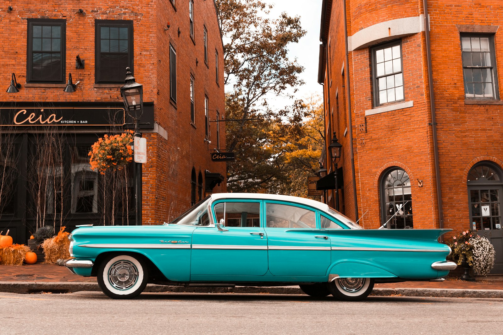 Canon EOS 750D (EOS Rebel T6i / EOS Kiss X8i) + Canon EF 24-70mm F2.8L II USM sample photo. Teal sedan park beside photography