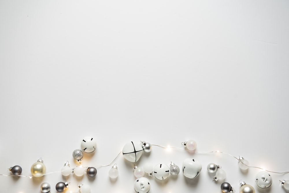 Perlen aus weißer Lichterkette