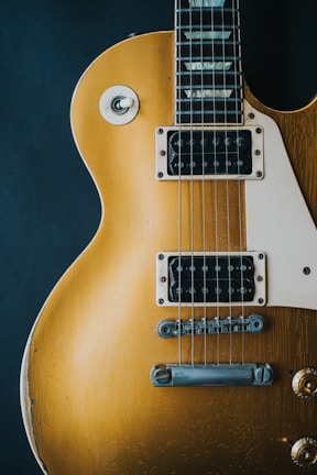 closeup photography of electric guitar, Gibson, Aivy Monroe, AI