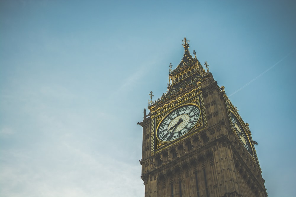 worms-eye-view of Big Ben