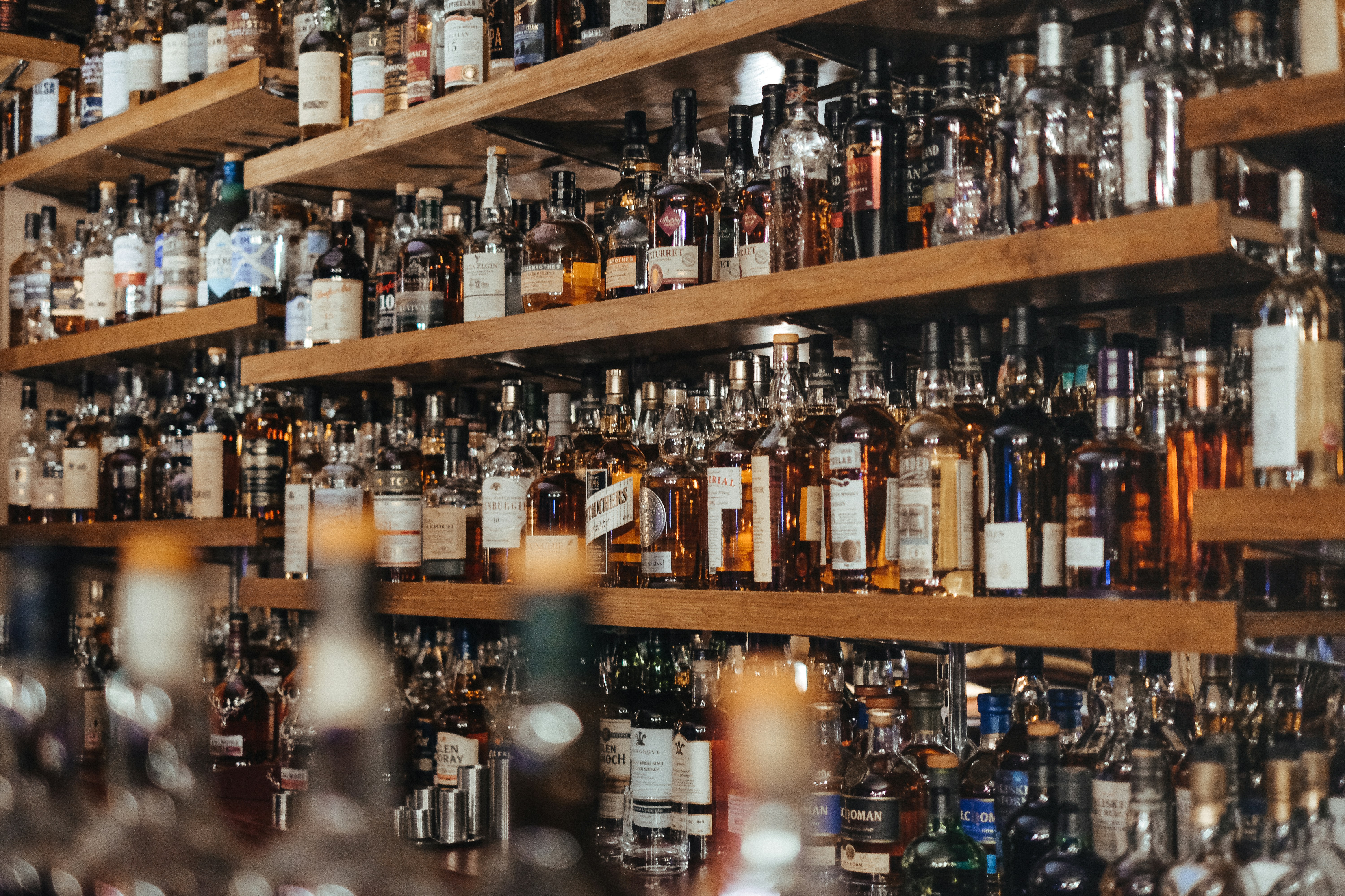 https://images.unsplash.com/photo-1508253730651-e5ace80a7025?ixid=M3w2MjYzNjJ8MHwxfHNlYXJjaHw3fHxCYXIlMjBMb3VpZXxlbnwwfDB8fHwxNzIzMjIxMTUyfDA&ixlib=rb-4.0.3
