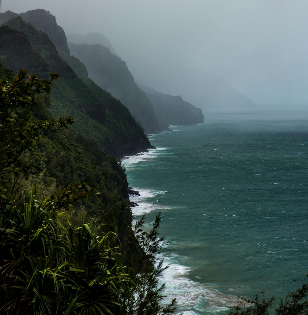 travelers stories about Cliff in Kalalau Trail, United States