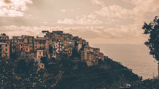 townhouse near body of water in Corniglia Italy