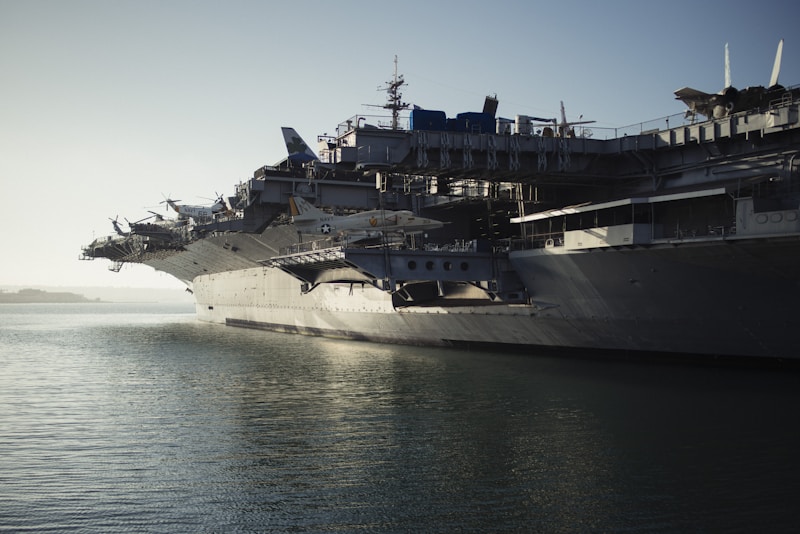 Chargé / Chargée de navigation maritime sur navire militaire