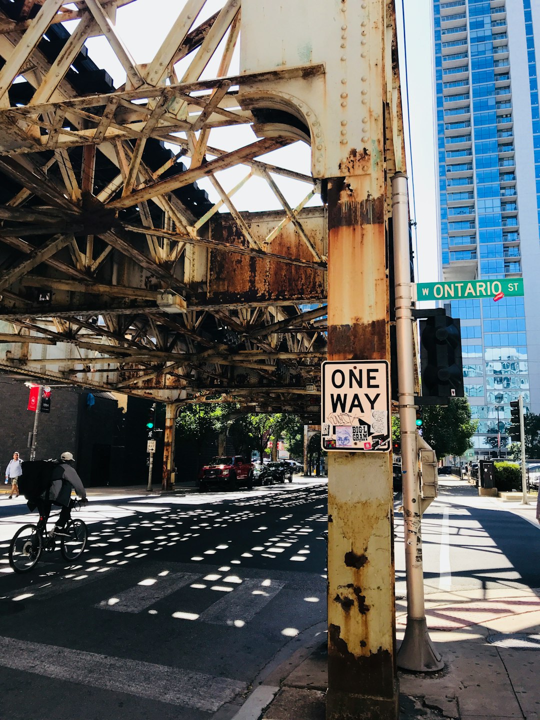 photo of one way road signage near Ontario St. signage