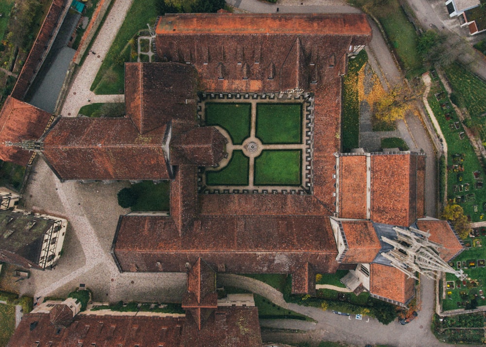 foto aerea del castello durante il giorno