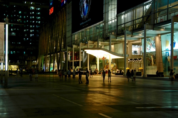 Newly constructed commercial building with large glass windows in a busy area of Chiclayo.