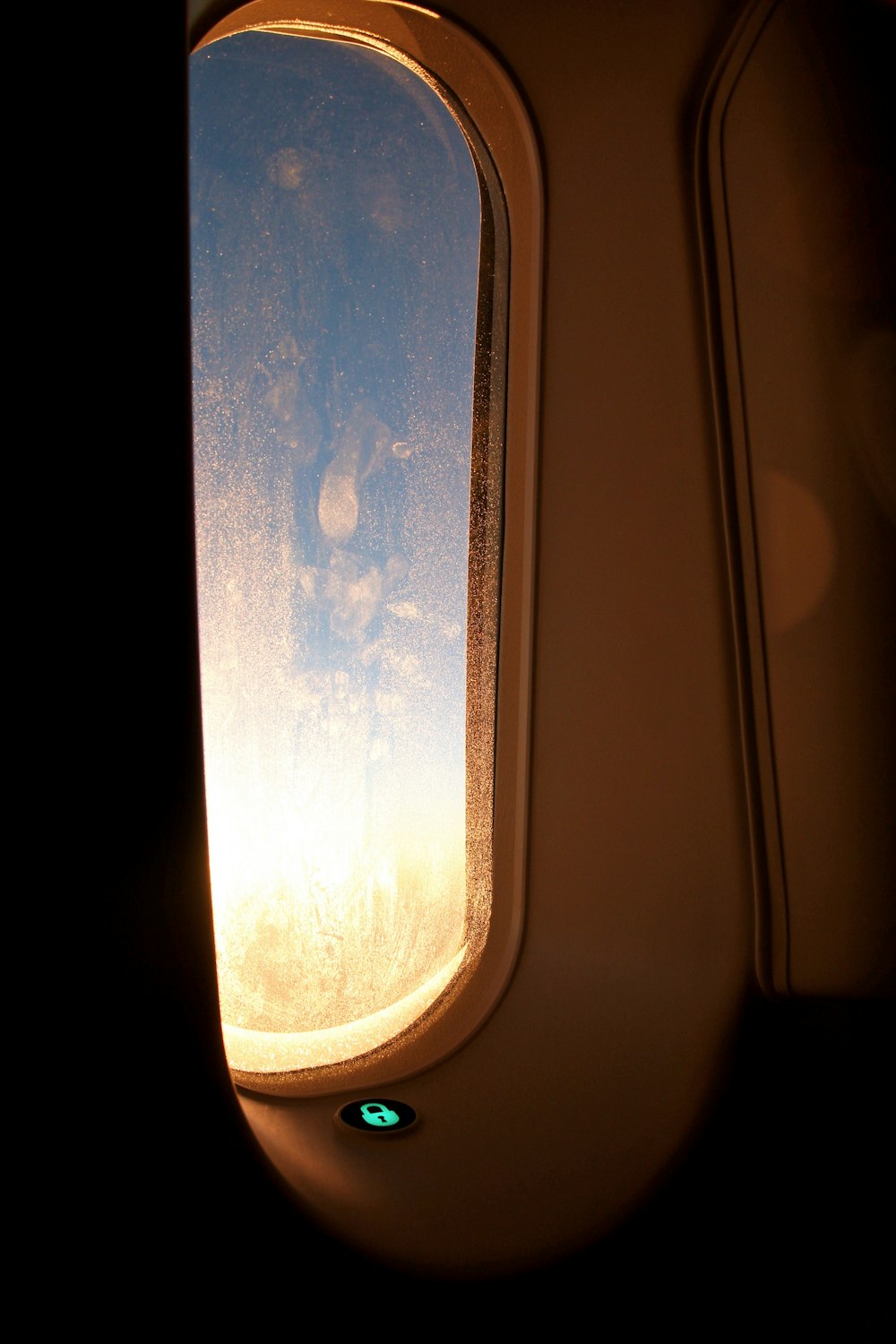 Kommerzielles Airbus-Innenfoto des Fensters