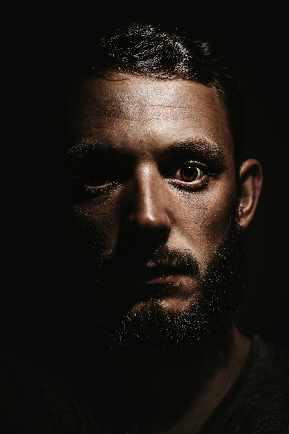 photography of man face in dimmed room