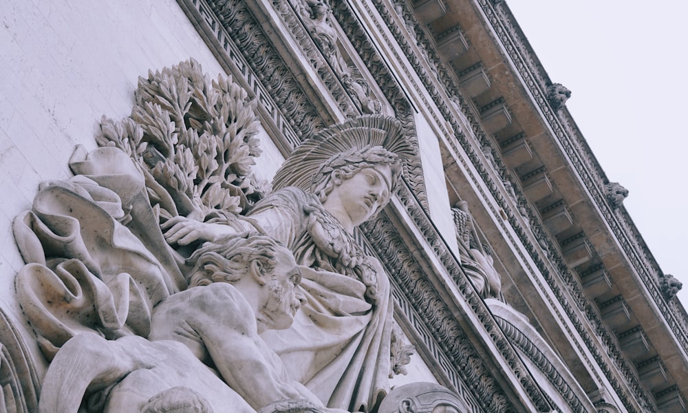 fotografia de alto ângulo do estatuto branco