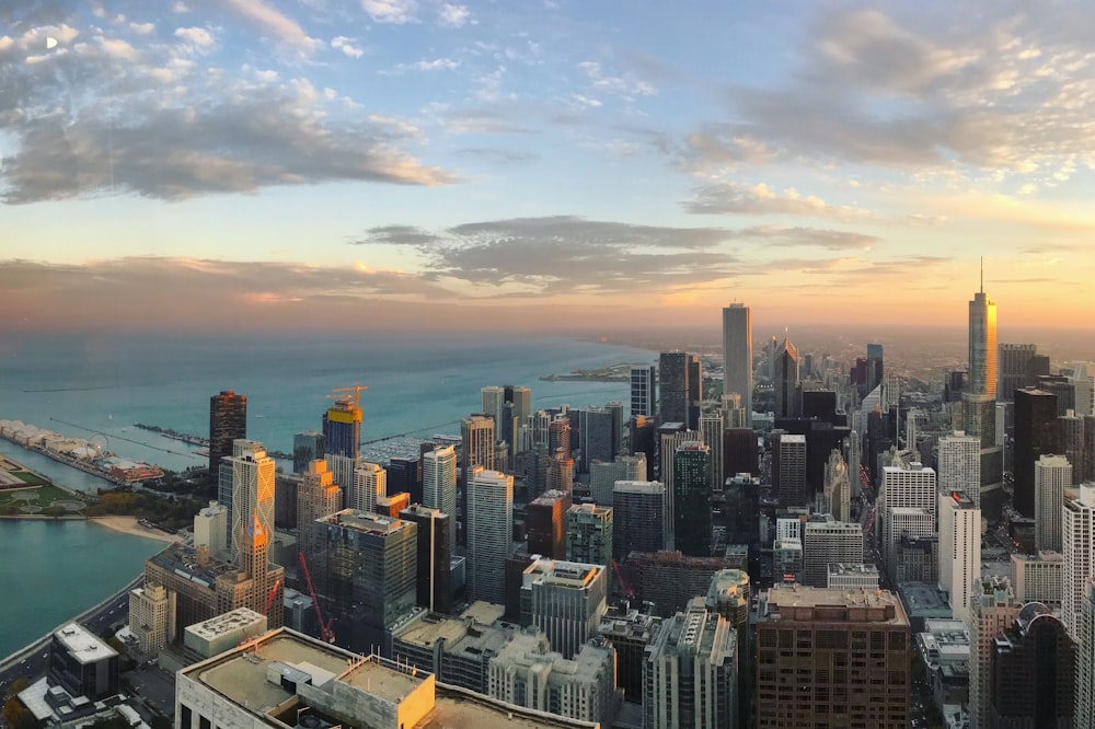 Fotografía a vista de pájaro del paisaje urbano