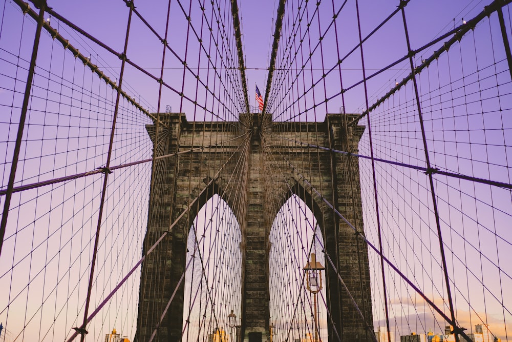 Foto der Brücke aus der Sicht des Mannes