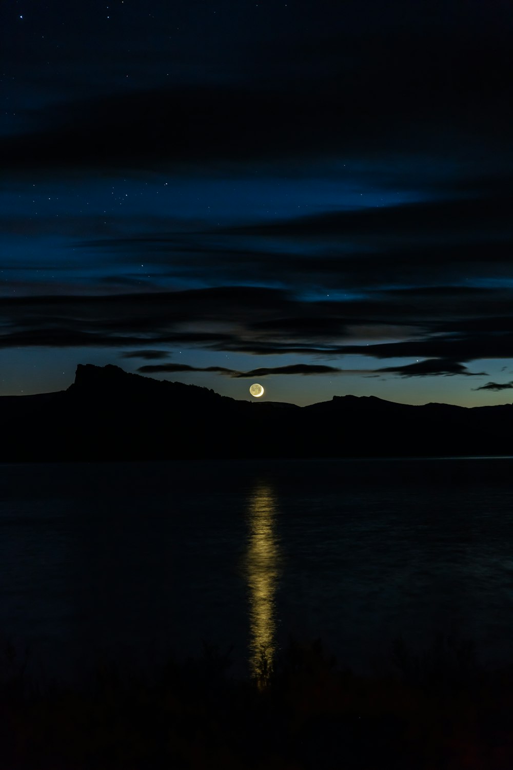 silhouette of mountains during nighttime