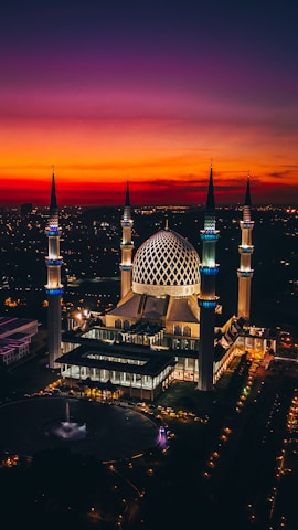 A stunning luxury property in Mekka showcased at sunset.