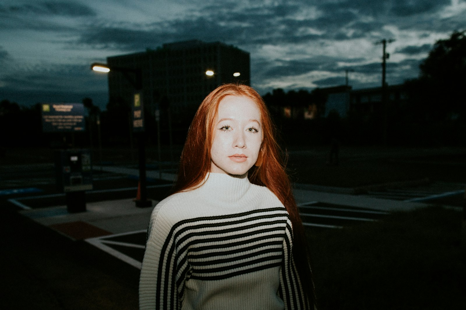 Canon EF 24mm F1.4L II USM sample photo. Photograph of woman in photography