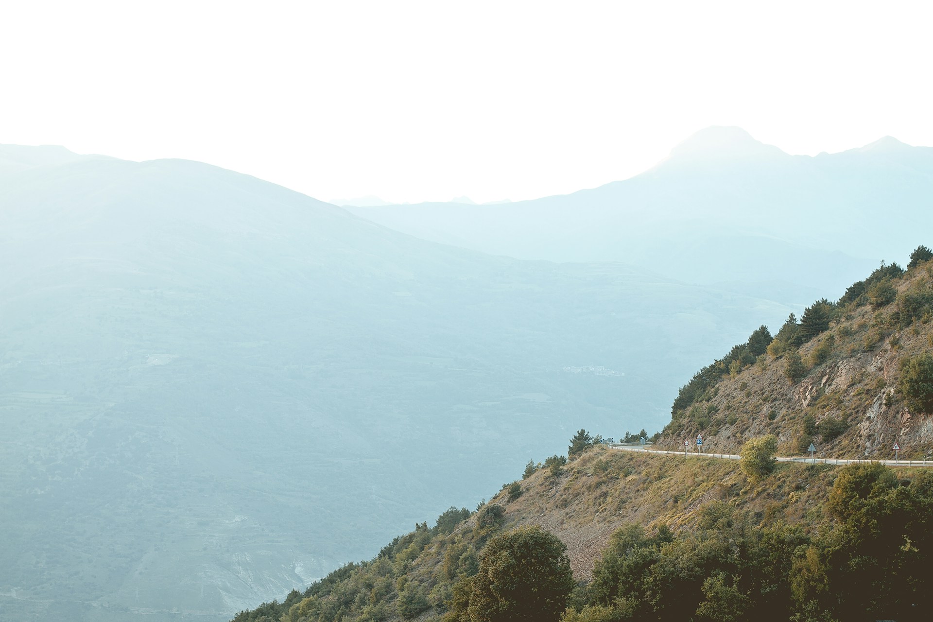 gray computer monitor