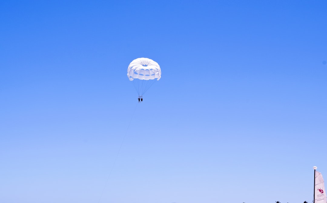 Photo de fusée-parachute par Juan Rojas