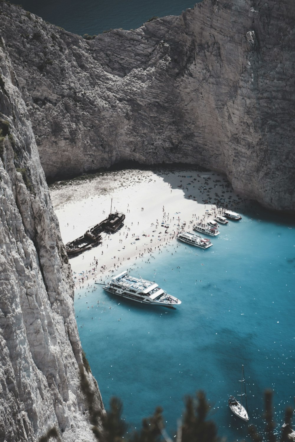 침몰하는 배, 그리스