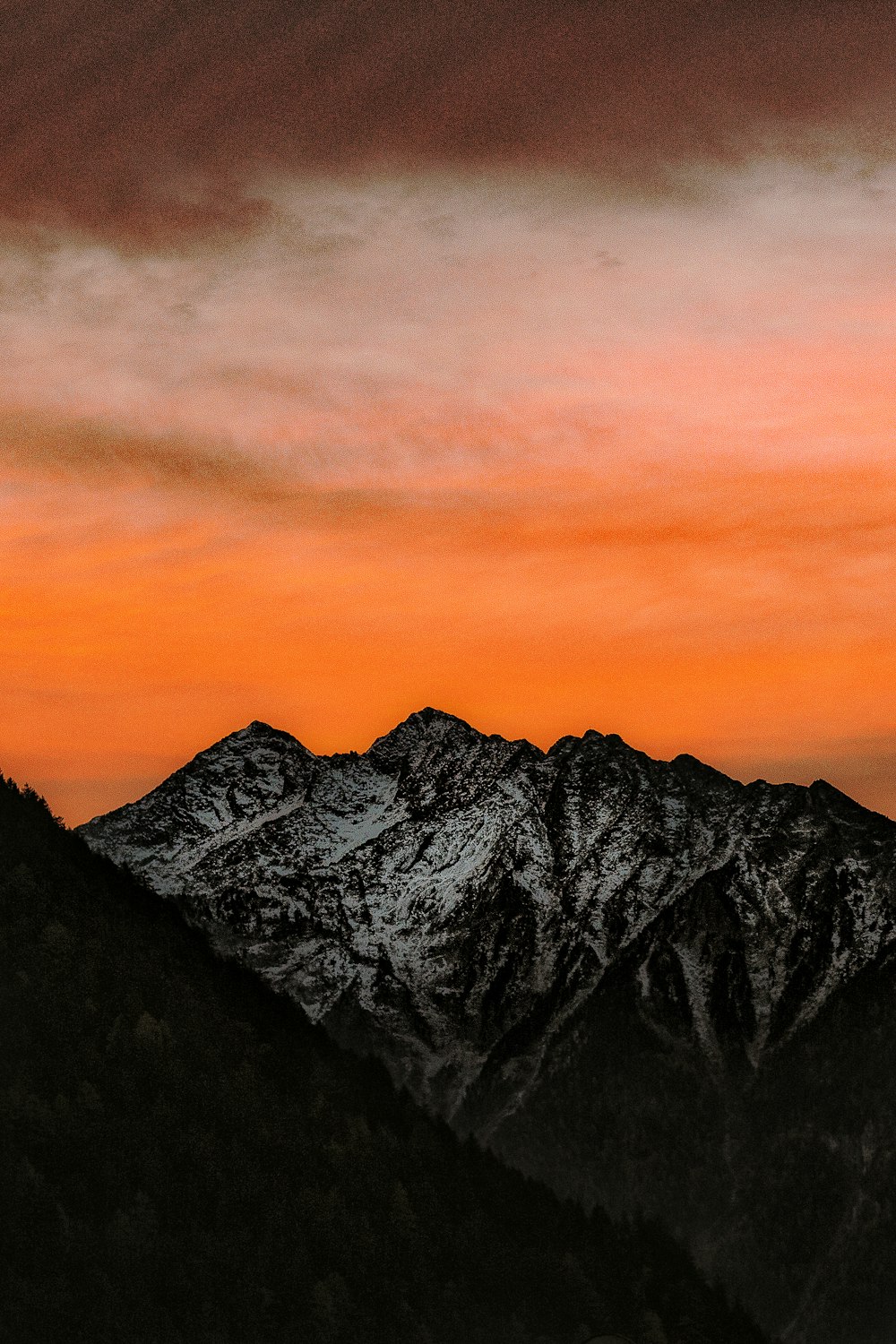 sommità della montagna durante il tramonto