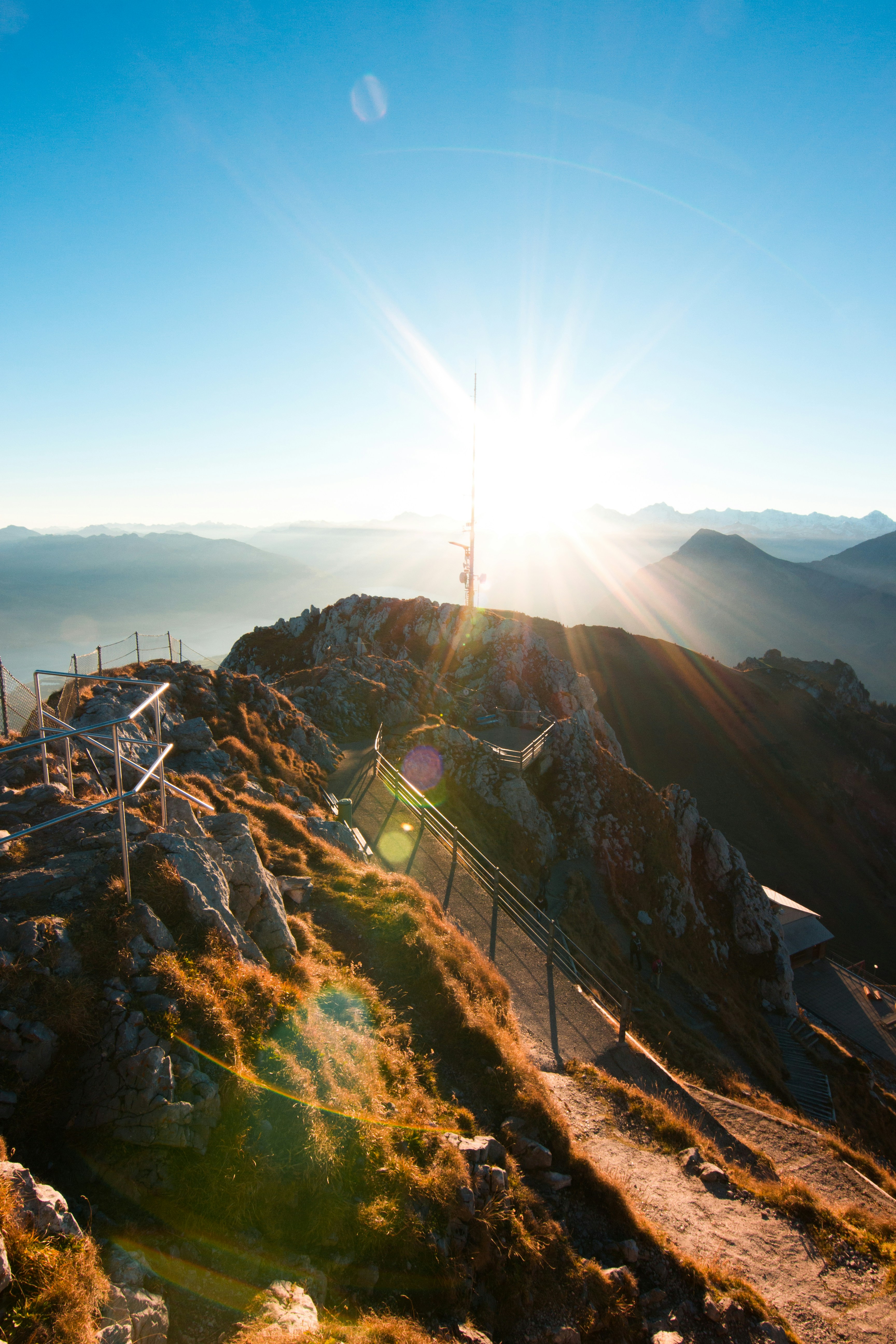 Menyaksikan Sunrise dari Puncak Gunung Merbabu