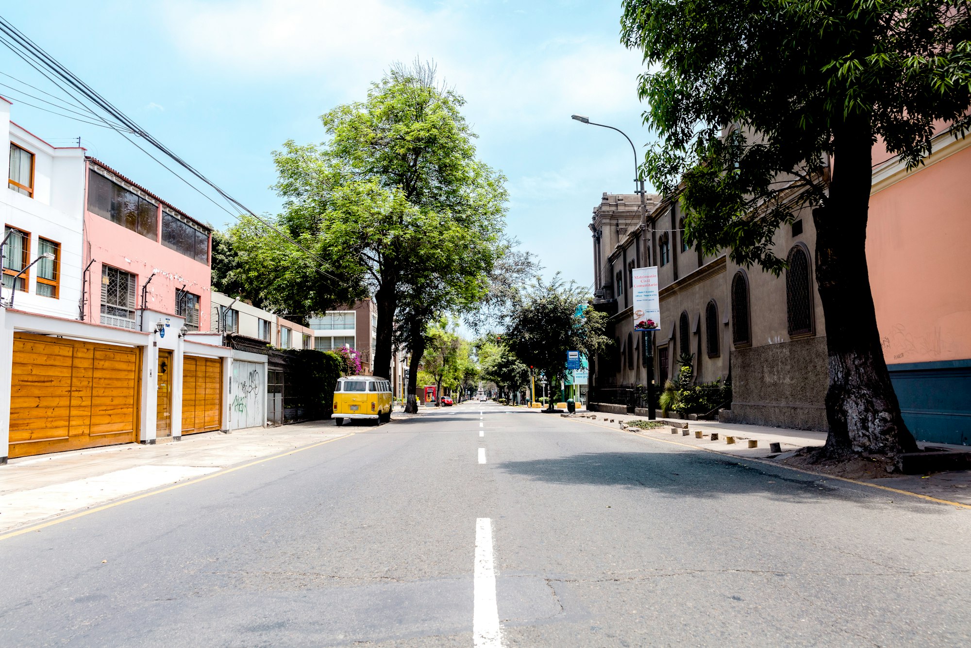 Sunday noon, while all people where participating on the national census, streets look empty and abandoned like it was the first day people left. This is a shot of a hipster neighbourhood Barranco whit -almost- no humans around in the shot.
