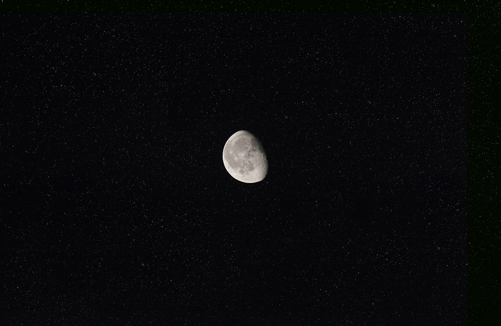 Nikon D7100 + Tamron SP 70-300mm F4-5.6 Di VC USD sample photo. Photo of moon photography