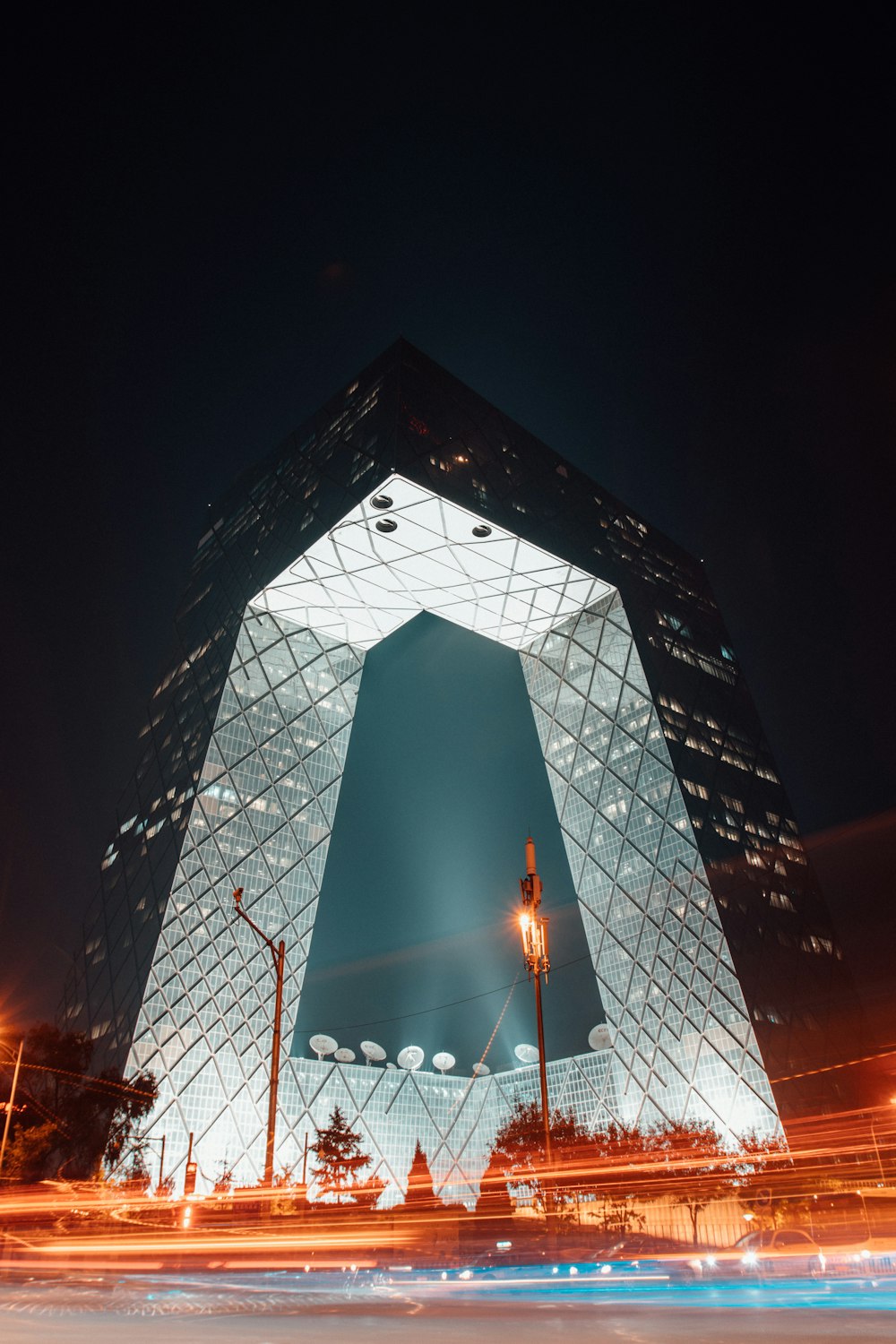 Bâtiment de mur-rideau sur la photographie en accéléré