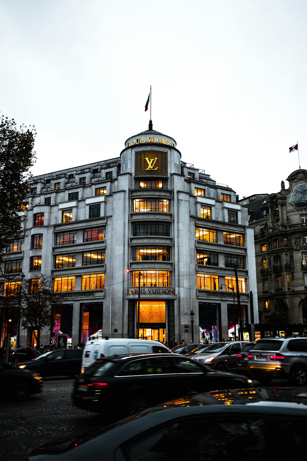photo of Louis Vuitton building