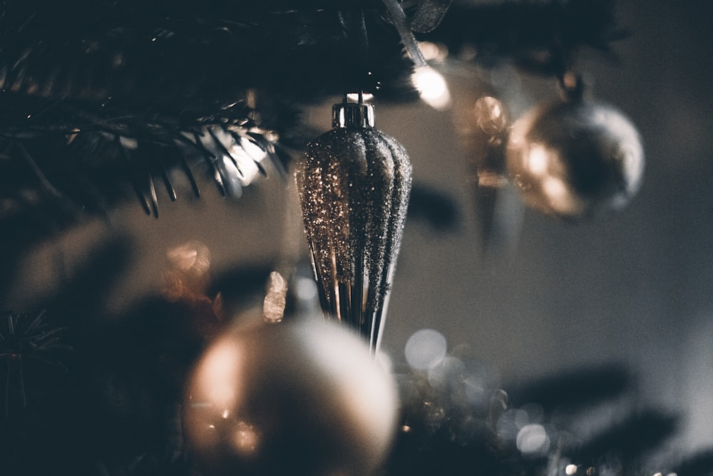 shallow focus photography of baubles