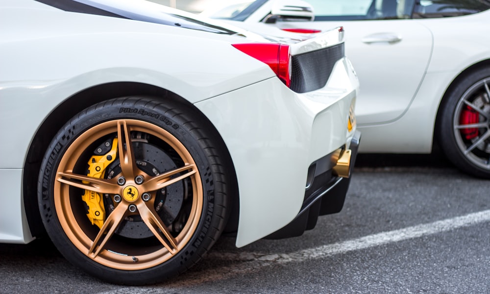 shallow focus photography of white car