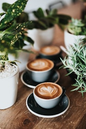 shallow focus photography of coffee late in mug on table