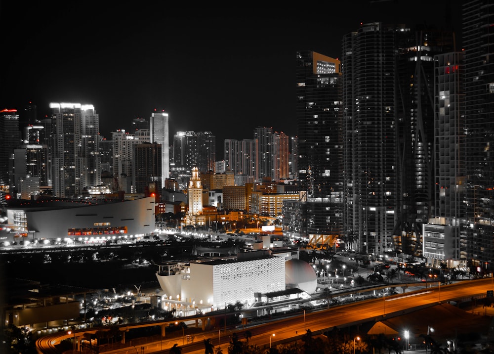 ciudad urbana durante la noche