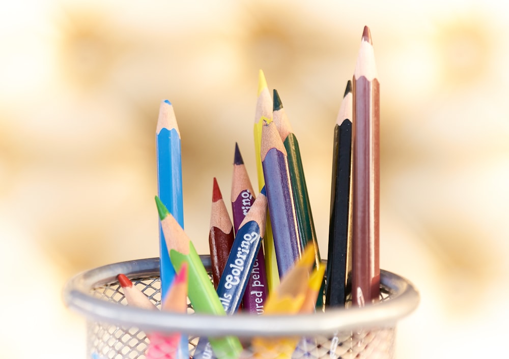 shallow focus photography of pencils on desk rack