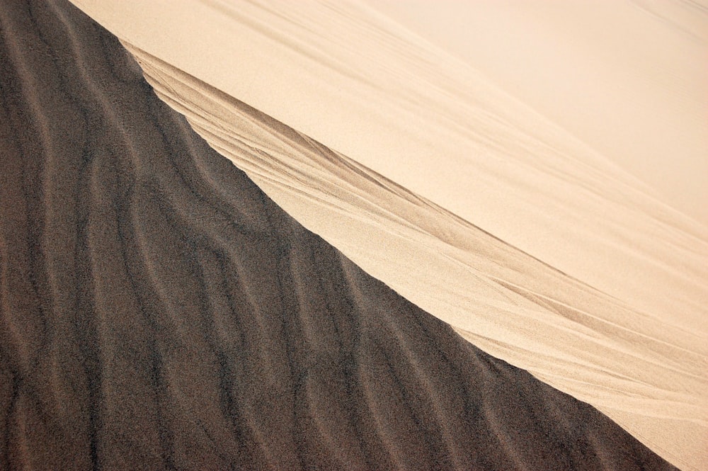 Photographie de sable gris et blanc