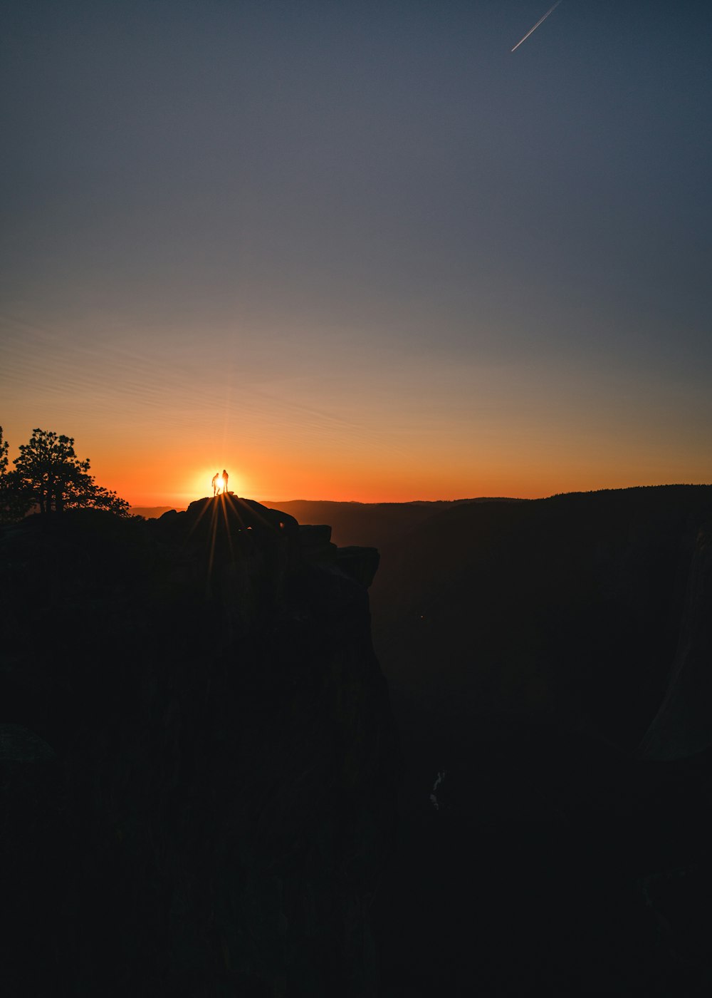 silhouette of mountins