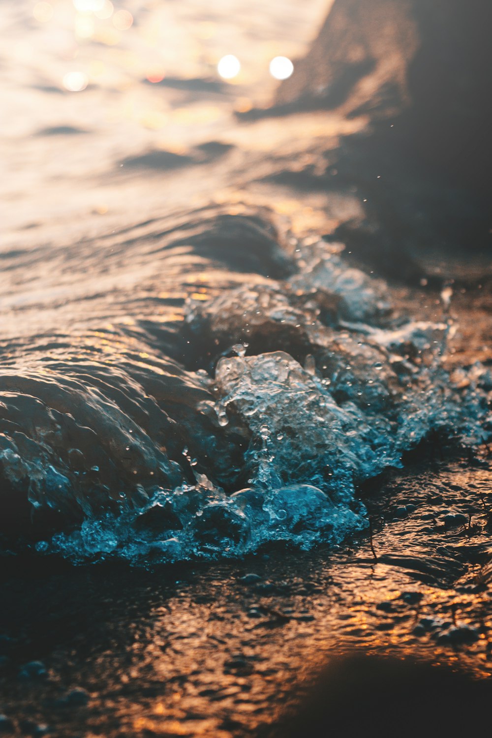 closeup photo of wind waves