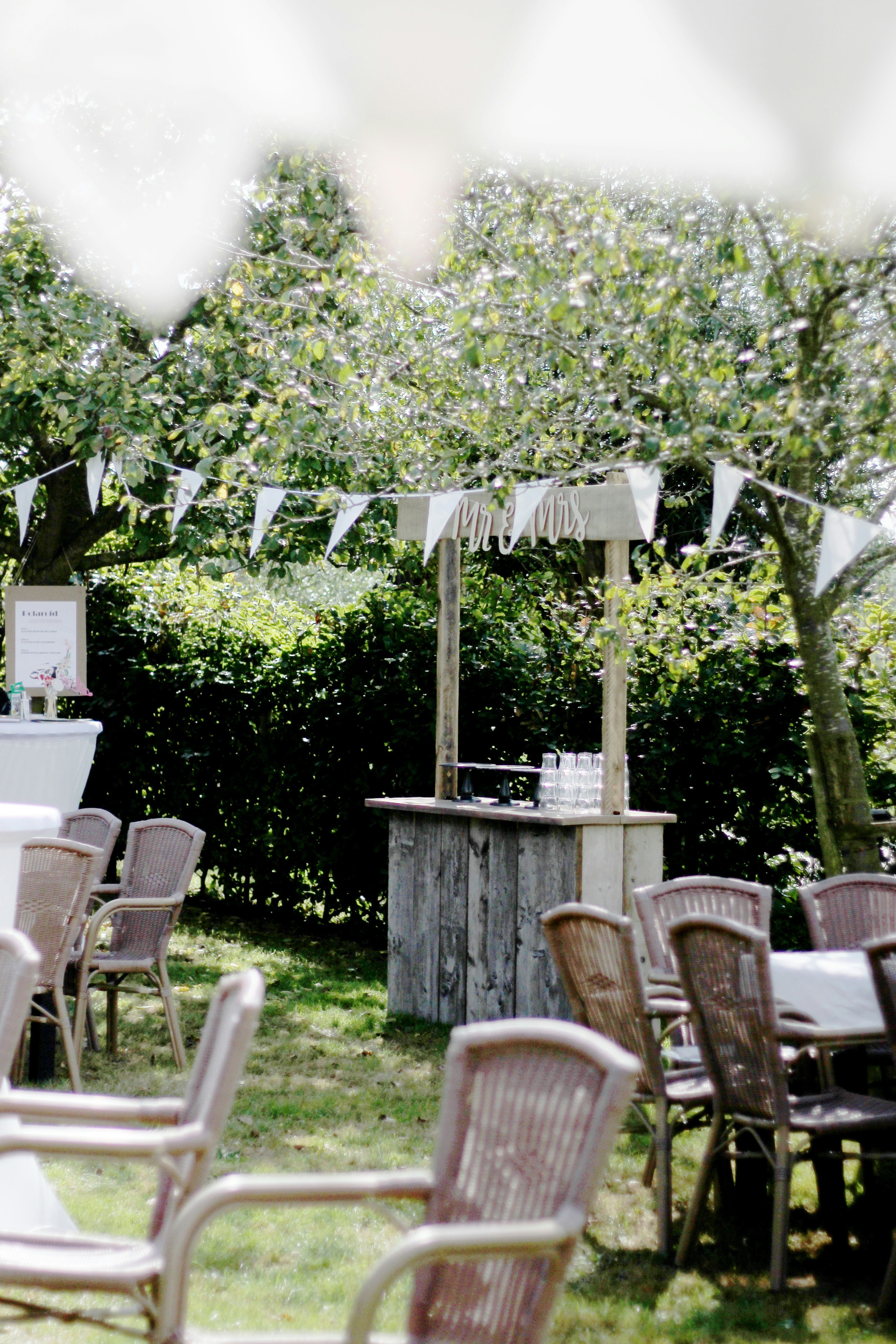 Organiser un Cocktail de Mariage Extérieur Réussi : Conseils et Astuces
