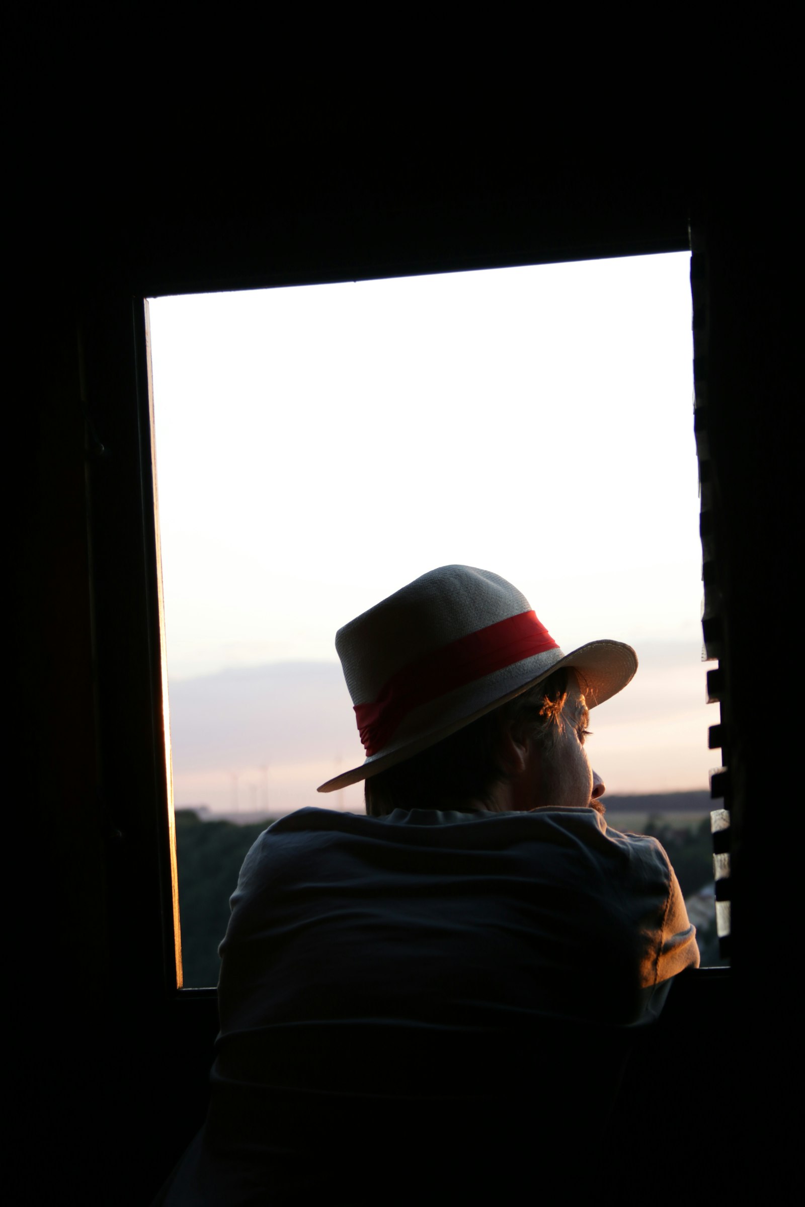 Canon EOS 70D + Canon EF-S 18-55mm F3.5-5.6 II sample photo. Man wearing cowboy hat photography