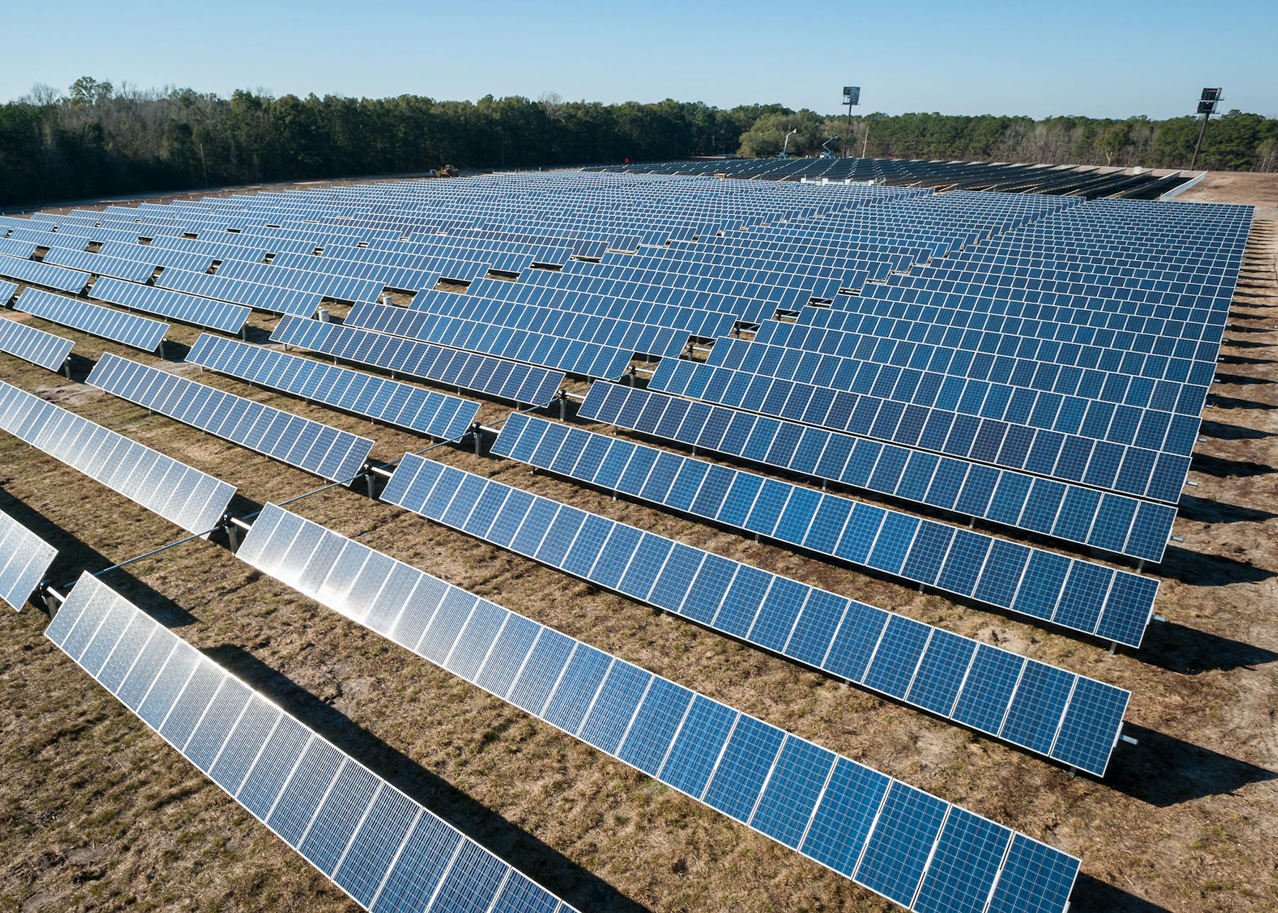 Panneaux solaires au sol : permis, règles et surcoût en Belgique