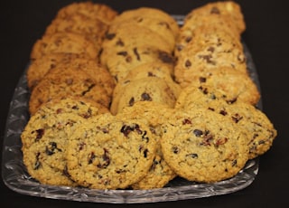 shallow focus photography of cookies in glass tray