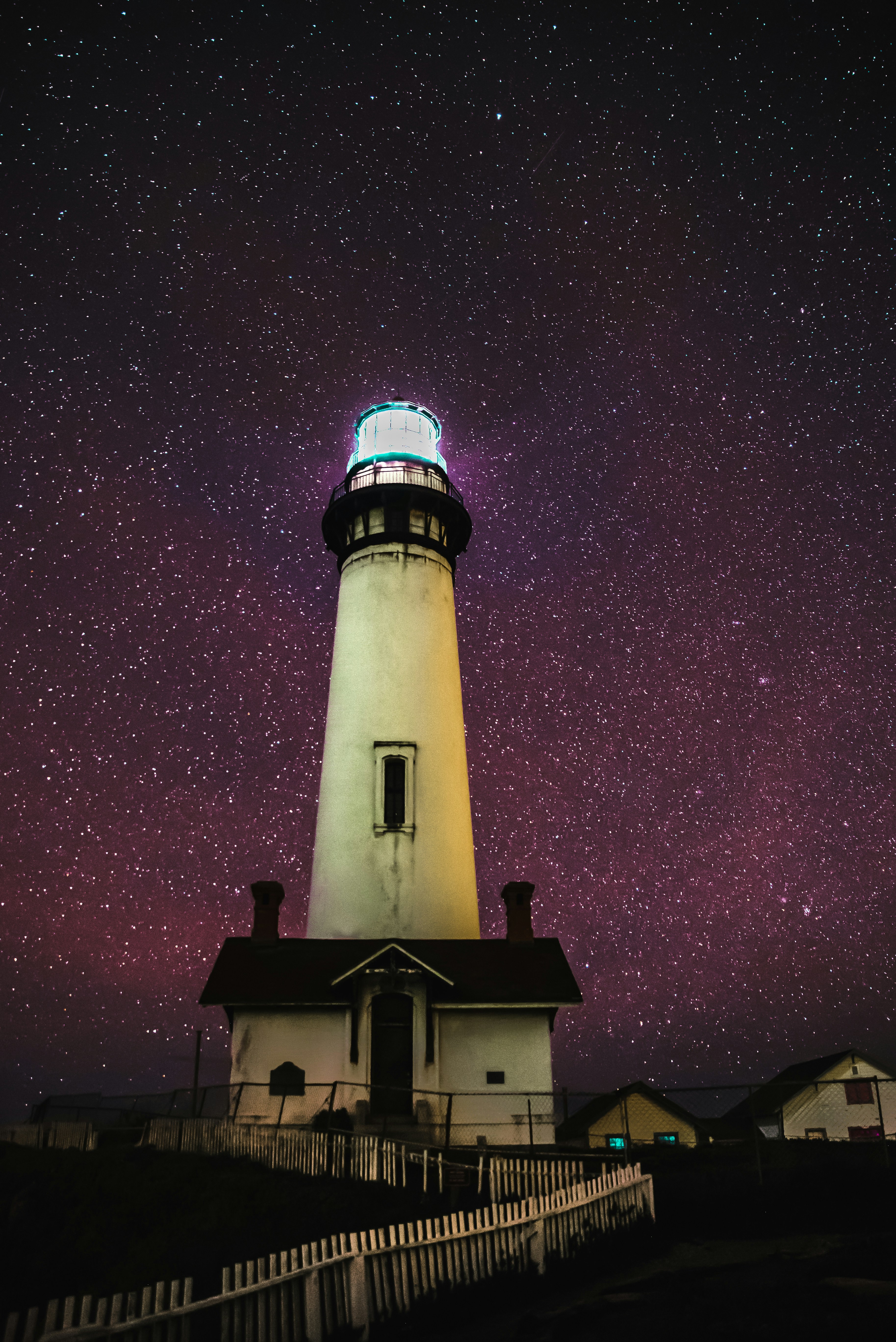 great photo recipe,how to photograph spooky nights; white lighthouse under starry night