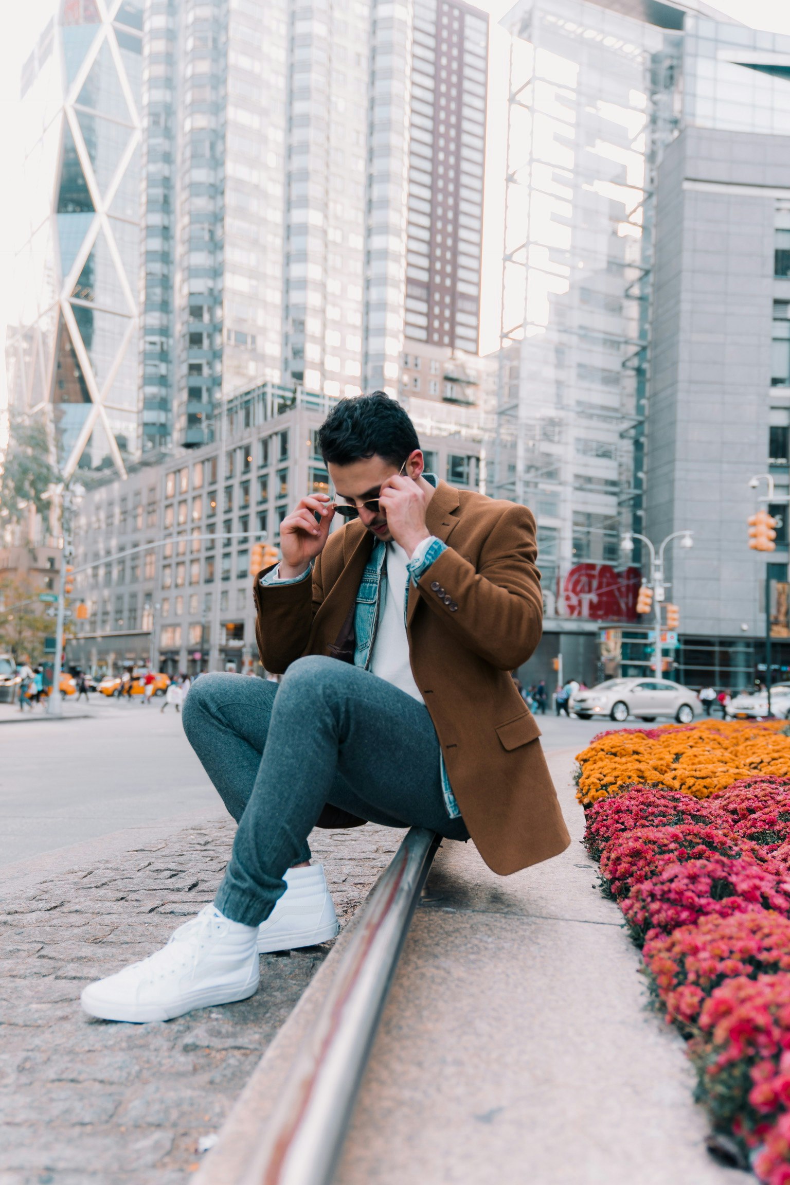 Sony a7 II + Sony FE 24-70mm F2.8 GM sample photo. Man sitting on sidewalk photography