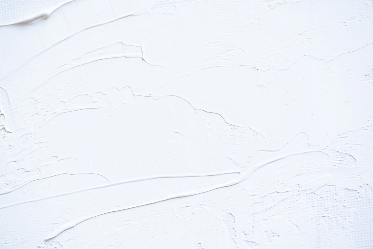 Mur avec peinture ancienne écaillée, avant travaux